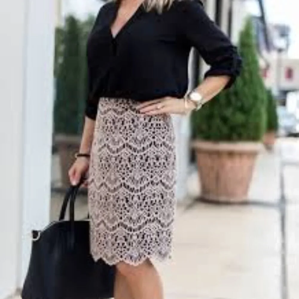 EUC Halogen Pink & Black Lace Pencil Skirt – Size 0